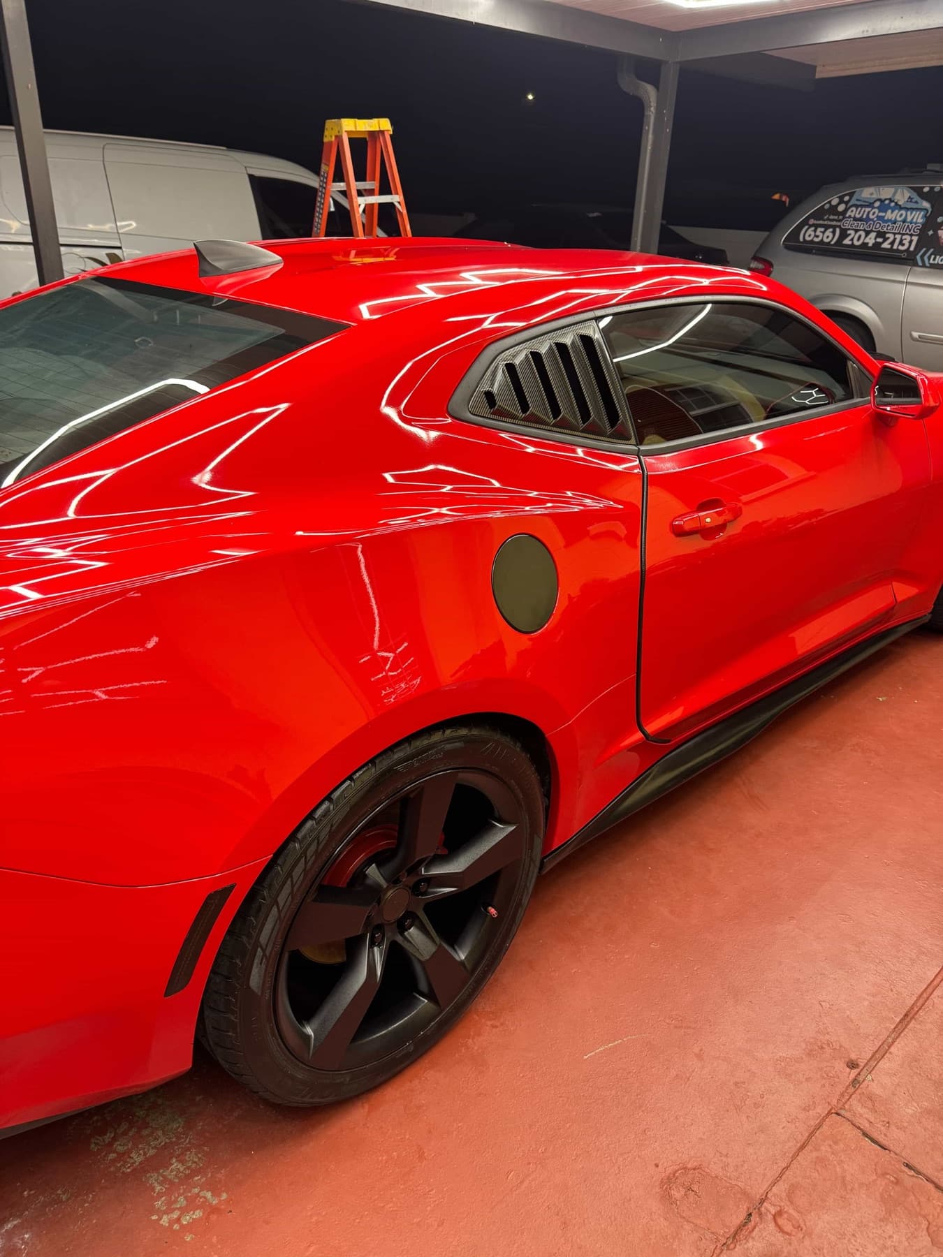 Camaro rojo, detalle trasero